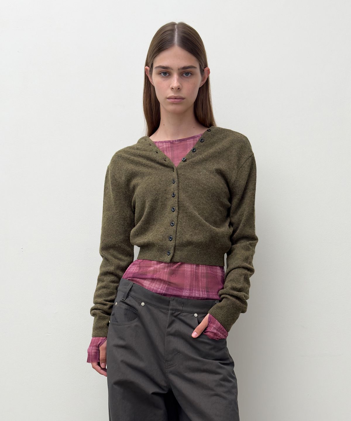 다이애그널(DIAGONAL) V NECK BUTTON CARDIGAN (khaki)