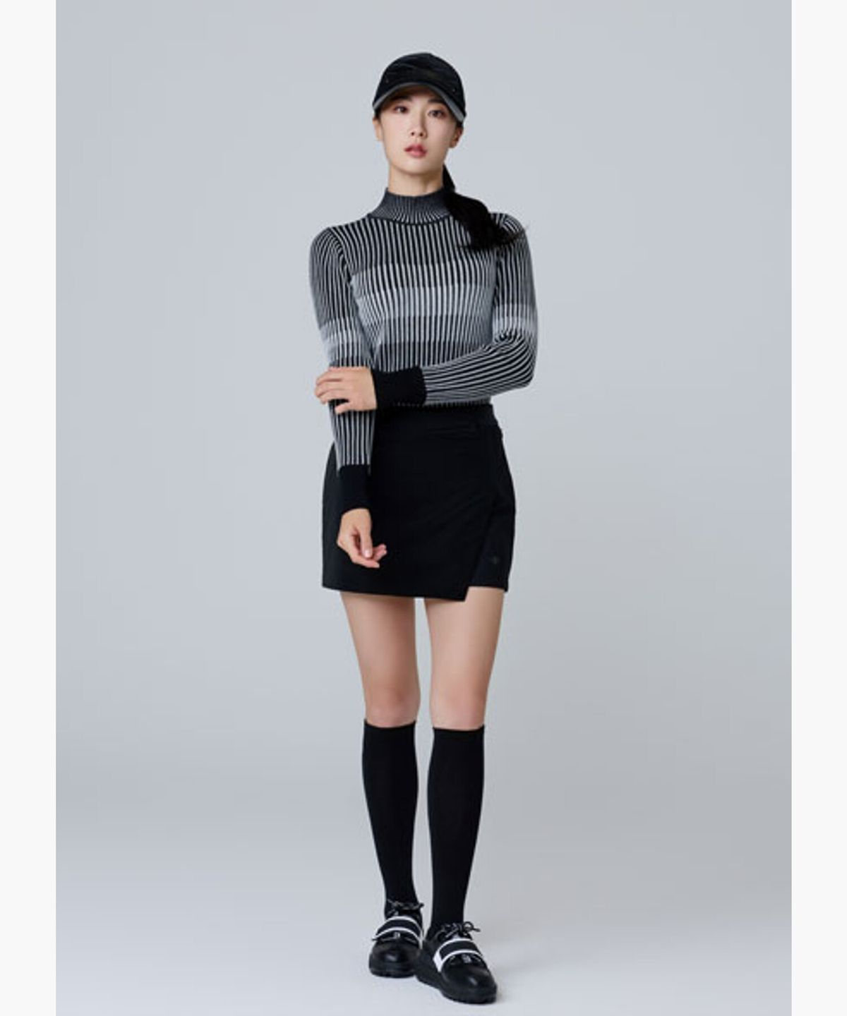 데상트 골프(DESCENTE GOLF) 여성 본딩 A라인 스커트  DQ42WFSKOE