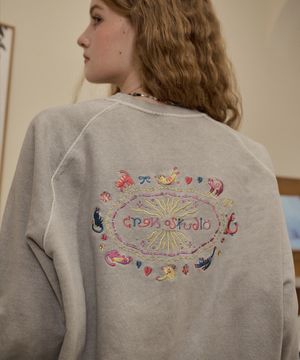 캣 스티치 레글런 피그먼트 맨투맨 고스트그레이