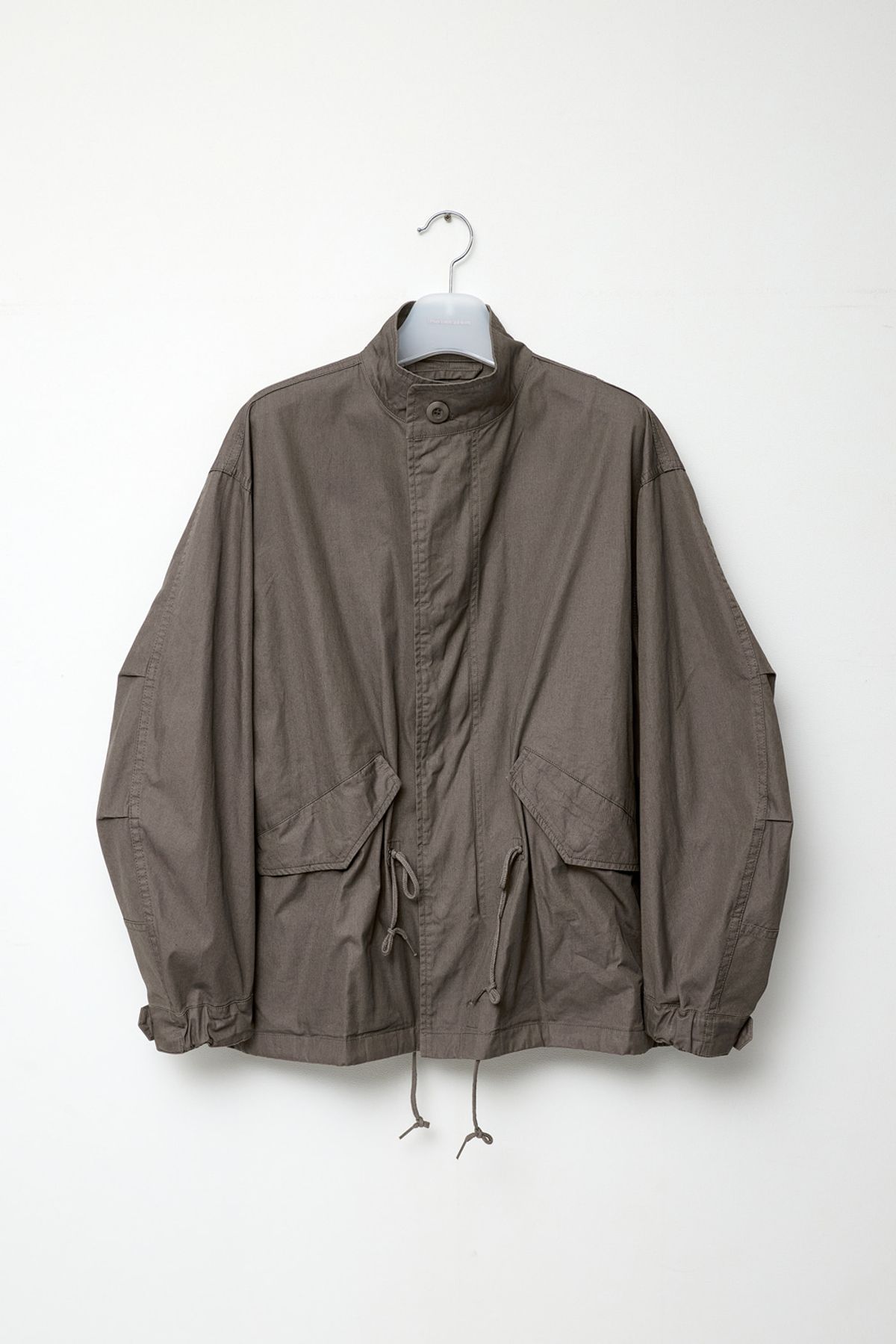 해칭룸(HATCHINGROOM) Short Mods Parka Mud Brown