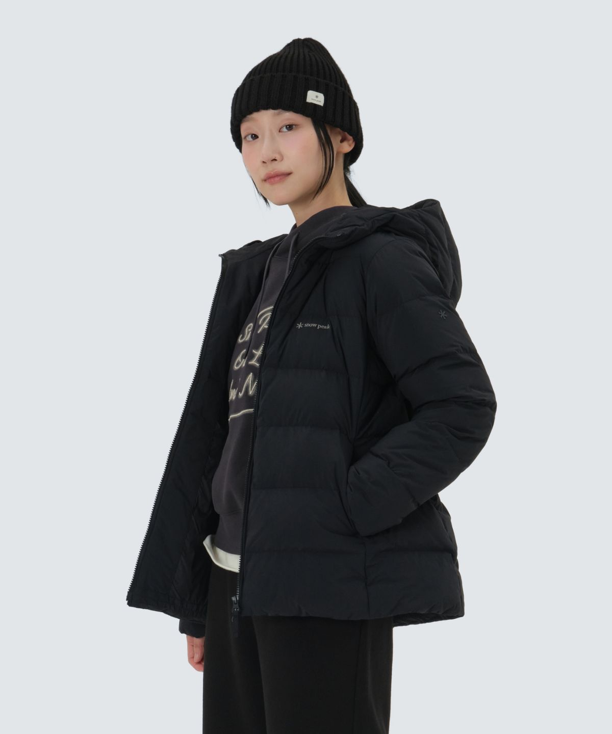스노우피크 어패럴(SNOWPEAK APPAREL) 랜드에어 여성 후드 중기장 다운 자켓 (S25WWGDJ69) Black