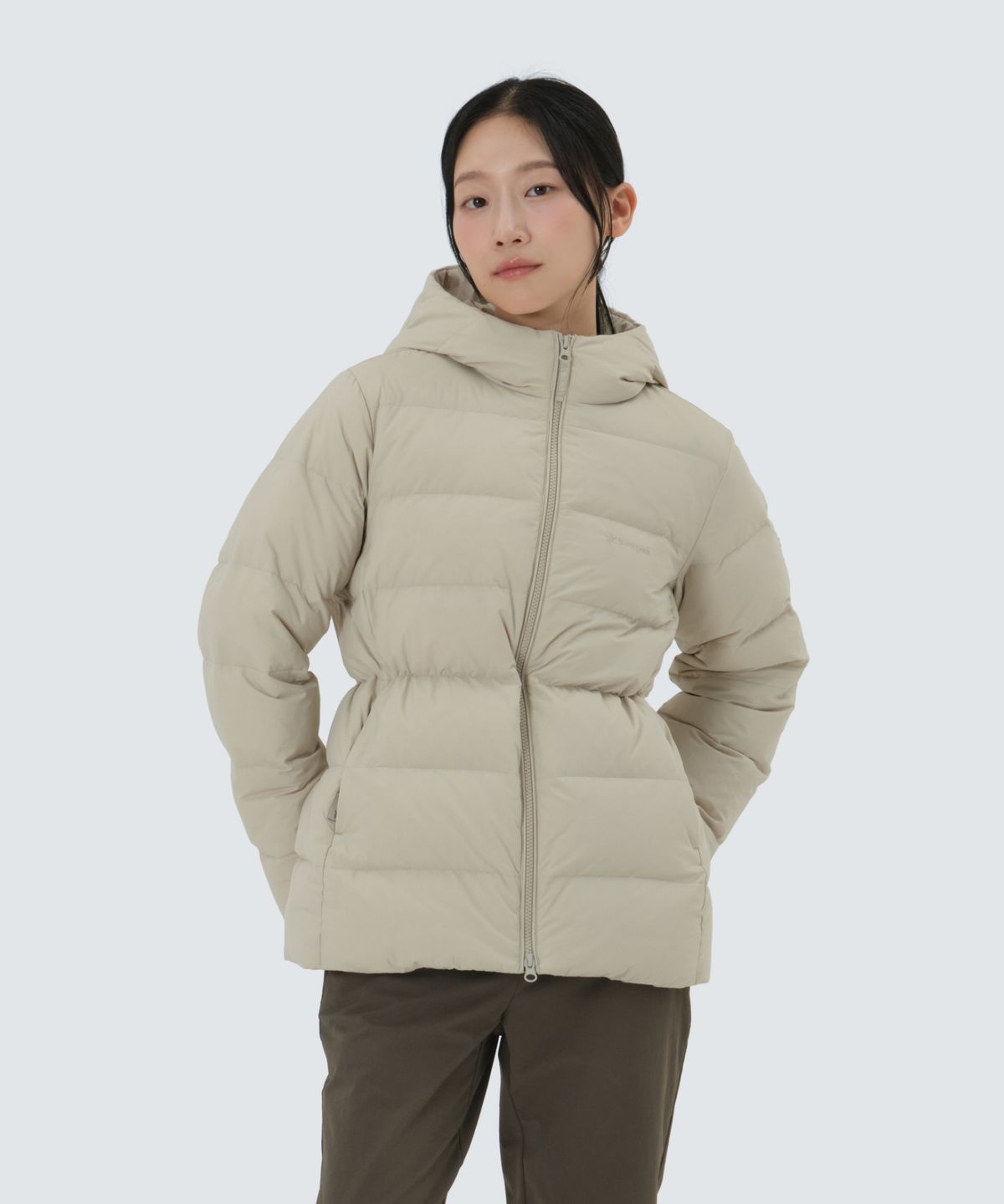 스노우피크 어패럴(SNOWPEAK APPAREL) 랜드에어 여성 후드 중기장 다운 자켓 (S25WWGDJ69) Light Beige