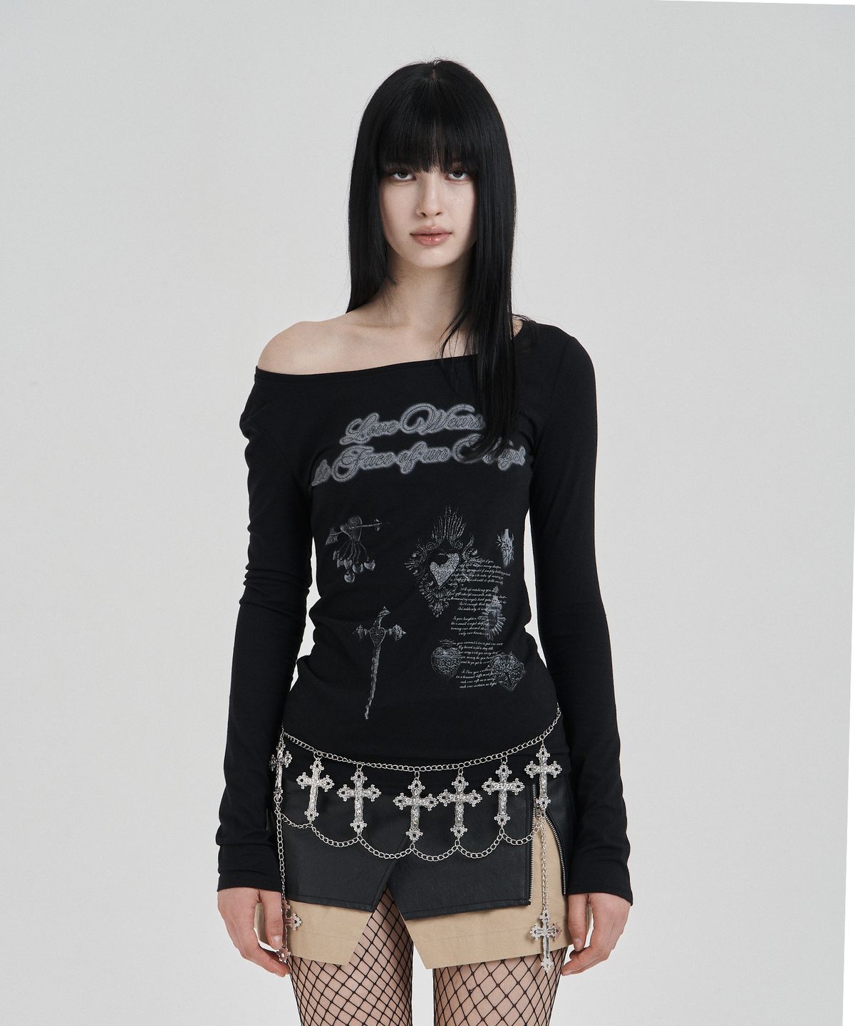 일리오(ILLIO) Black Vintage heart longsleeve