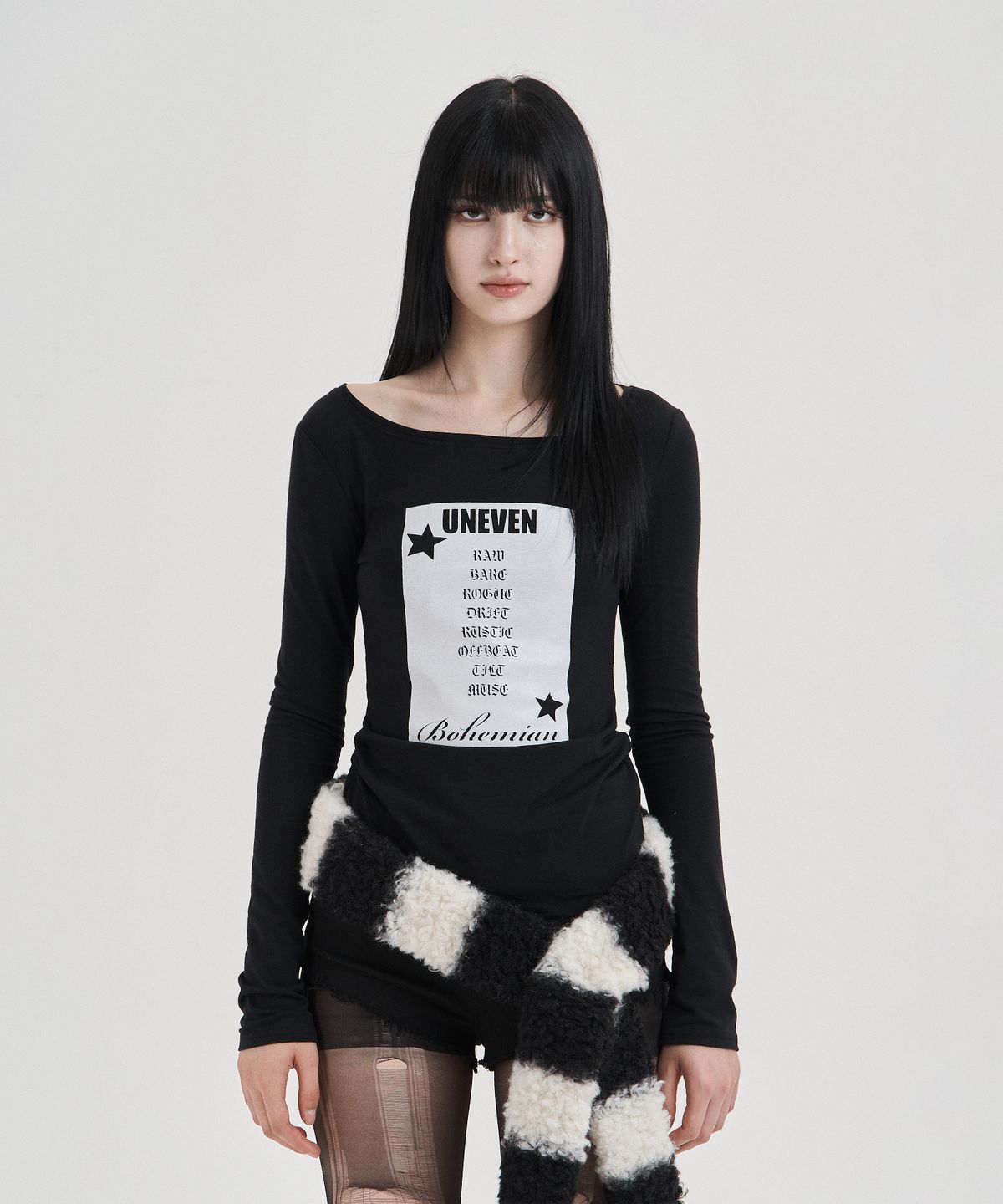 일리오(ILLIO) Black Uneven graphic longsleeve