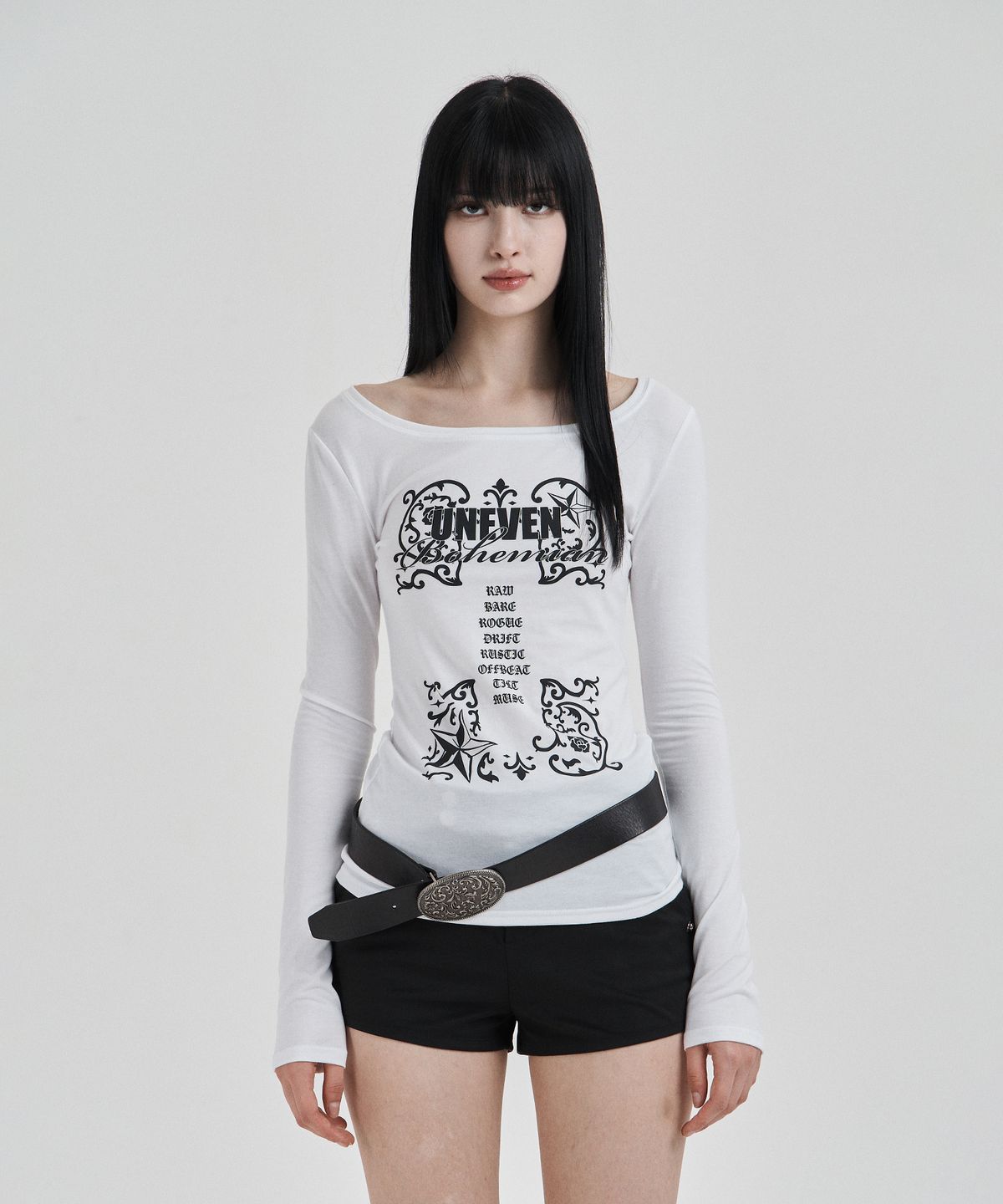 일리오(ILLIO) White Bohemian graphic longsleeve