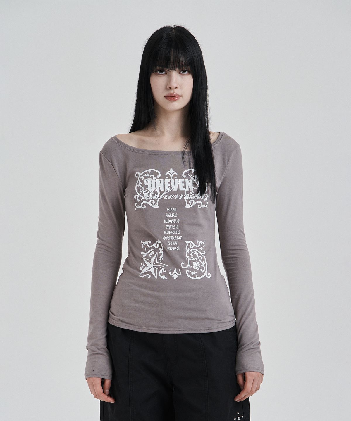 일리오(ILLIO) Mud gray Bohemian graphic longsleeve