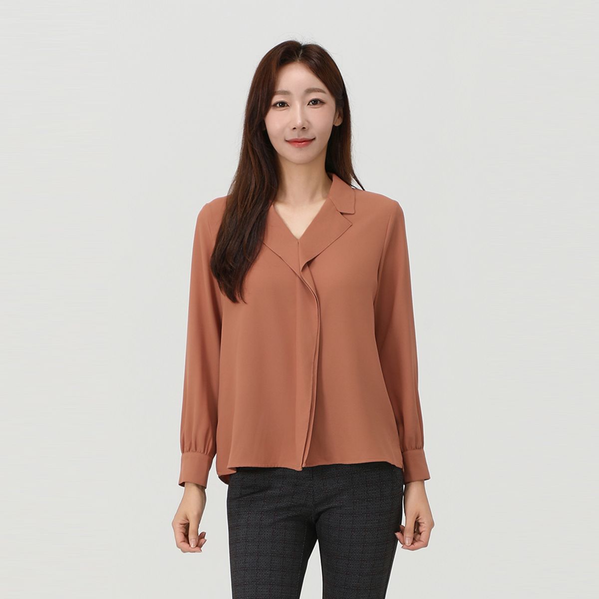 피에이티(PAT) 오픈카라 브이넥 블라우스_1J62513