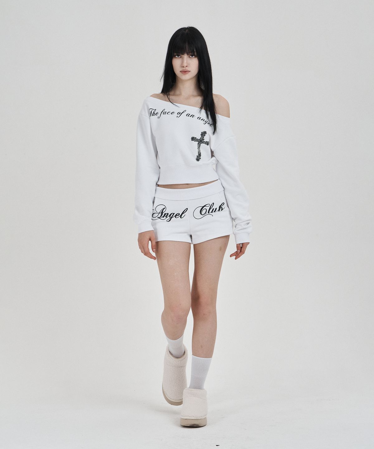 일리오(ILLIO) White Angel sweat shorts