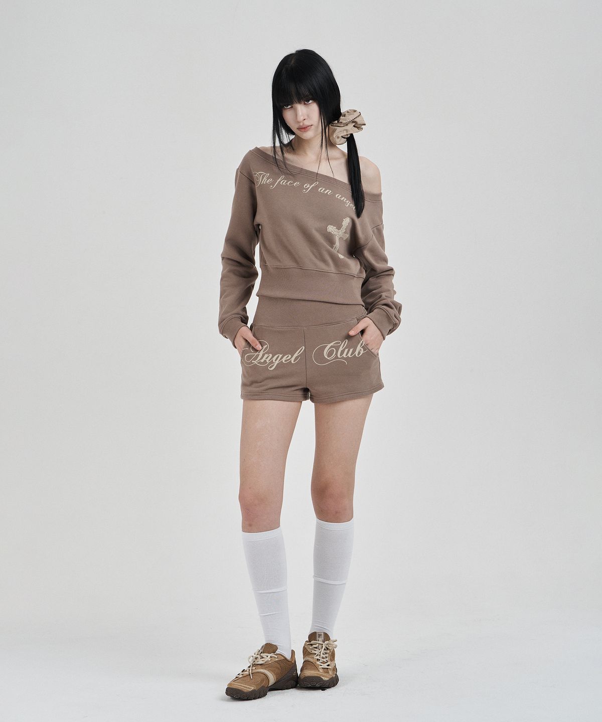 일리오(ILLIO) Mocha Angel sweat shorts