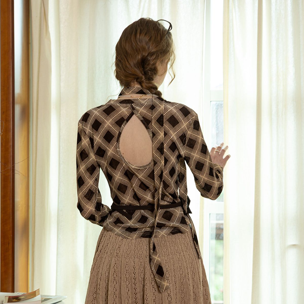 던드롭(DUNDROP) DD_Diamond check long sleeves top_BROWN