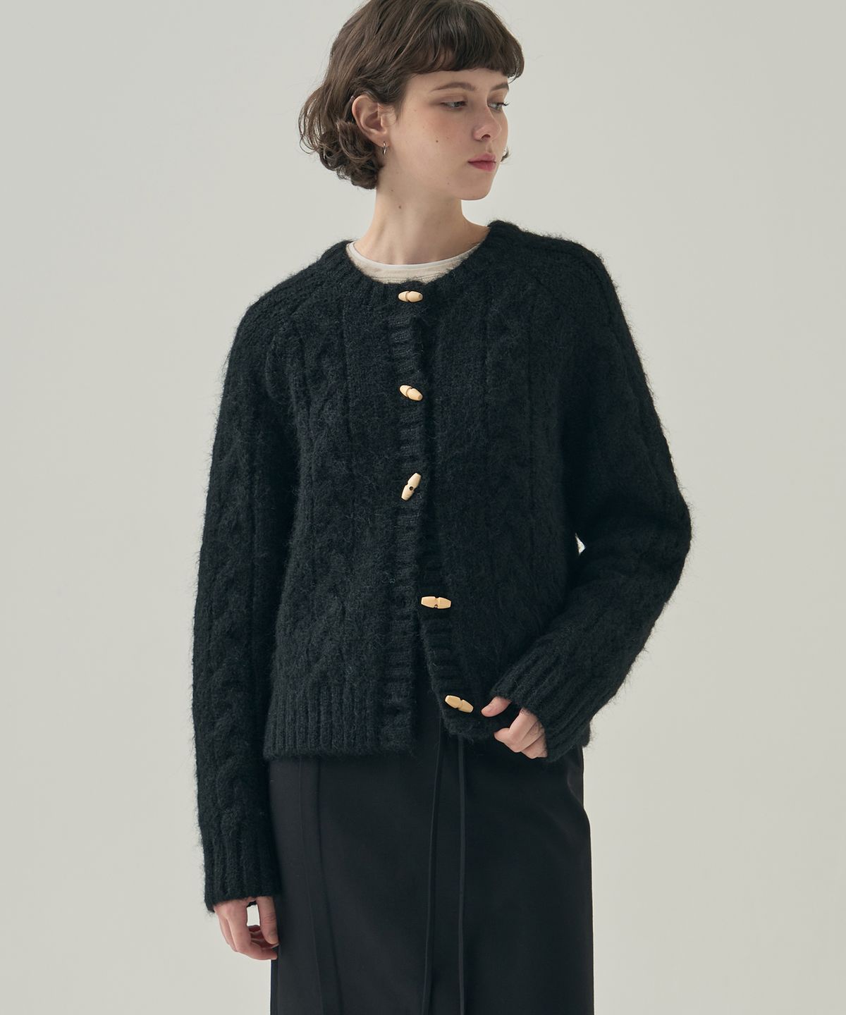 드로우핏 우먼(DRAWFIT WOMEN) 스카시 케이블 더플 니트 가디건 [BLACK]