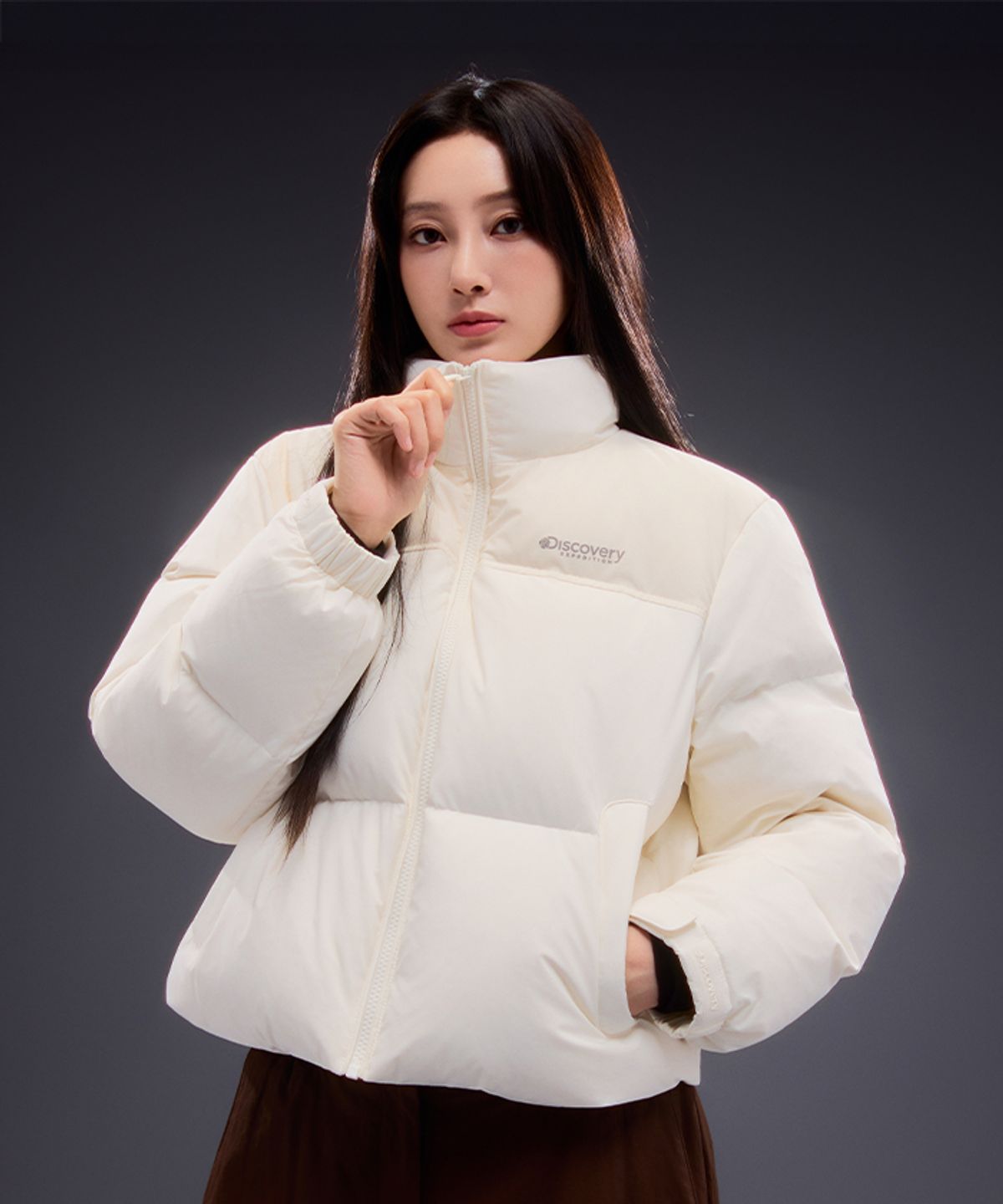 디스커버리 익스페디션(DISCOVERY EXPEDITION) 여성 반슬리 다운 크롭 숏패딩 (CREAM)