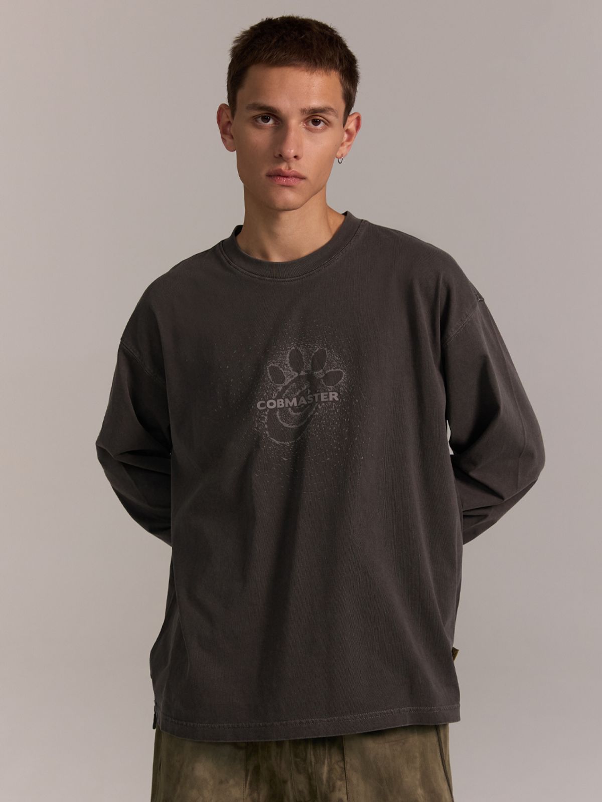 코브마스터(COBMASTER) PIGMENT DYED LONGSLEEVE [CHARCOAL]