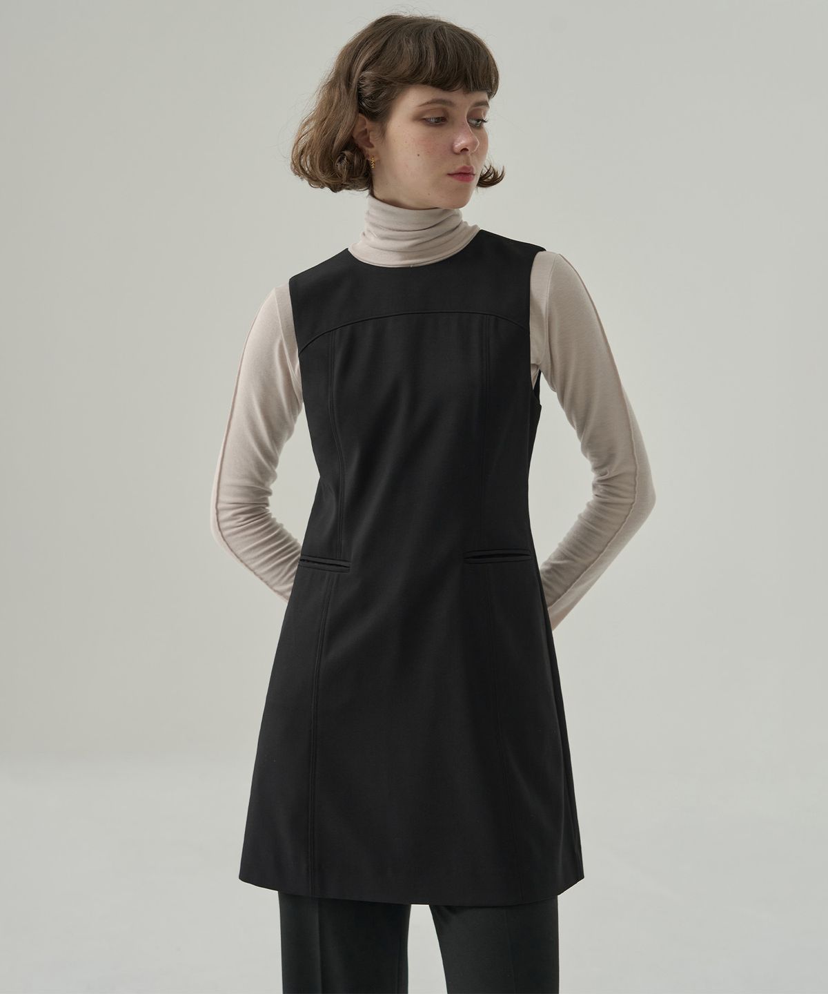 드로우핏 우먼(DRAWFIT WOMEN) 웰트 포켓 슬리브리스 미니 원피스 [BLACK]