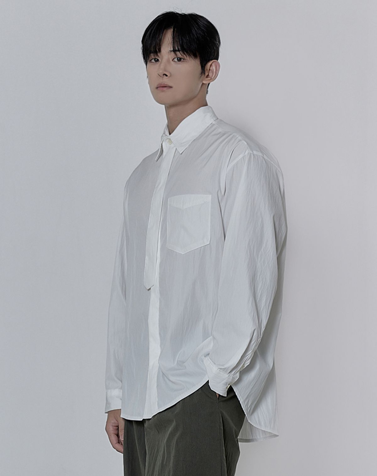 무건(MUGON) 무지 베이직 오버핏 타이 셔츠 _ 화이트 (타이 탈부착 가능)