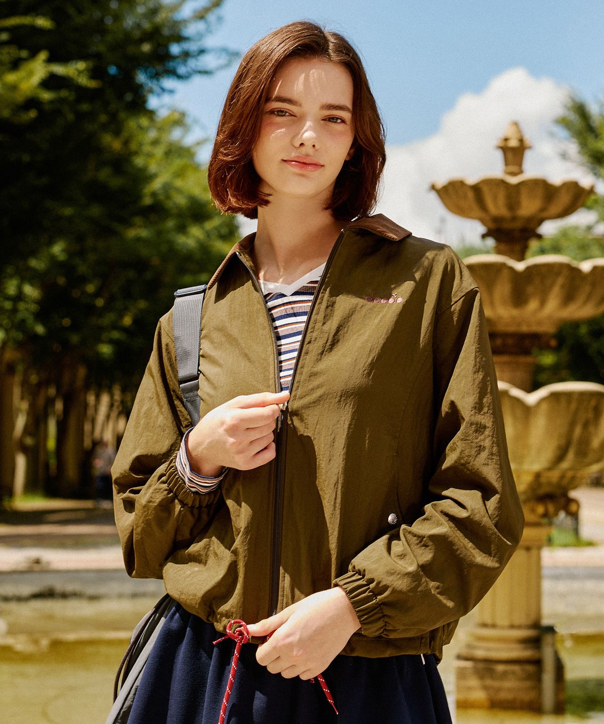 디아도라(diadora) 크로스코트 코치 자켓 우먼 KHAKI