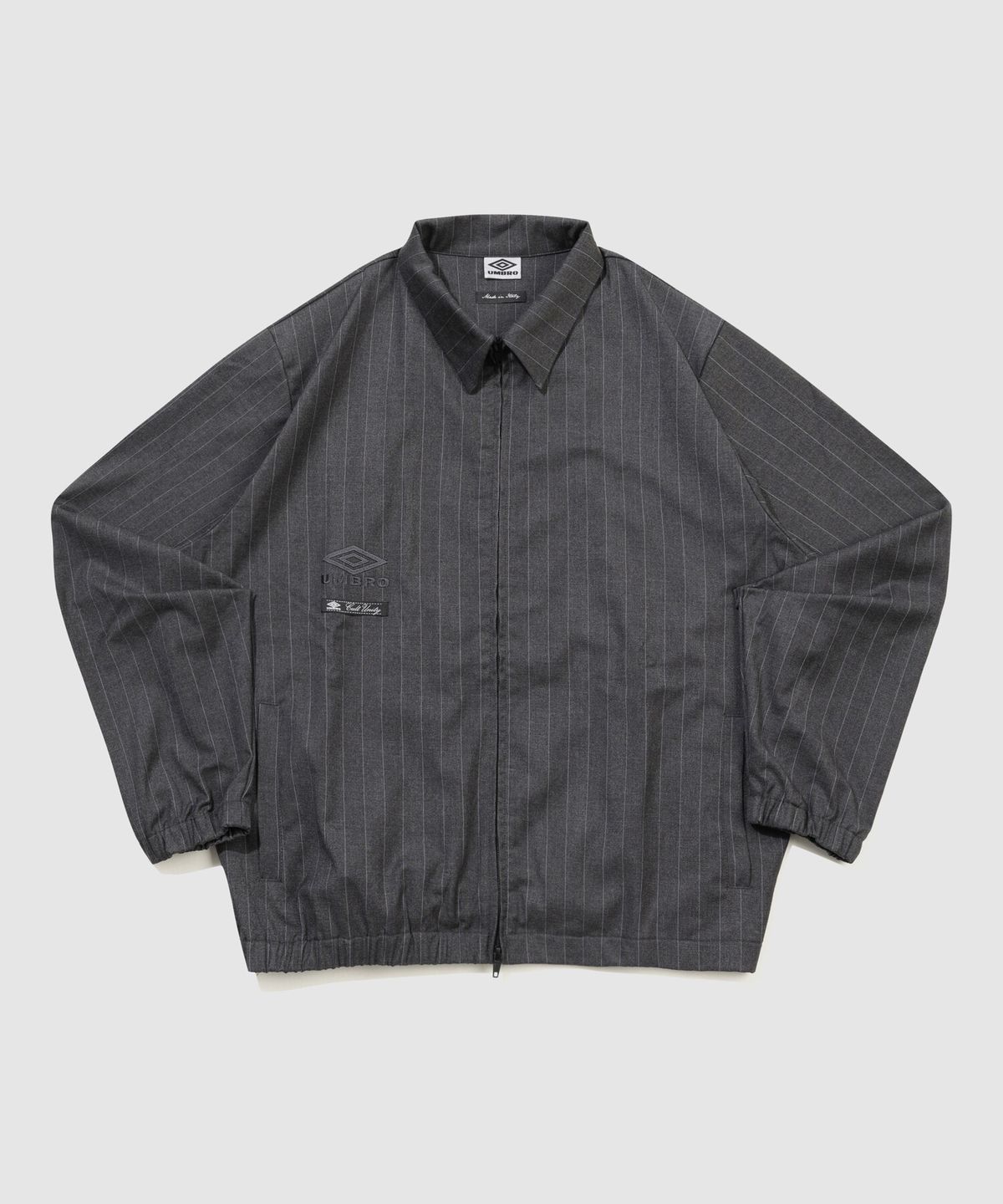 엄브로(UMBRO) [UMBRO X SLAM JAM] 포멀 핀스트라이프 자켓 차콜 UQ411CJKO1