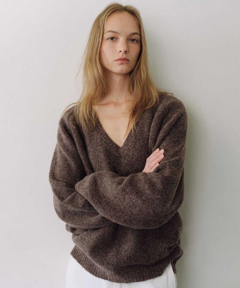 Alpaca wool V-neck knit