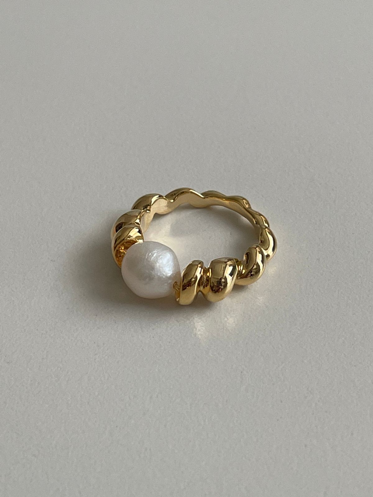 엘리오나(ELYONA) ELA 27 Twist Pearl Ring