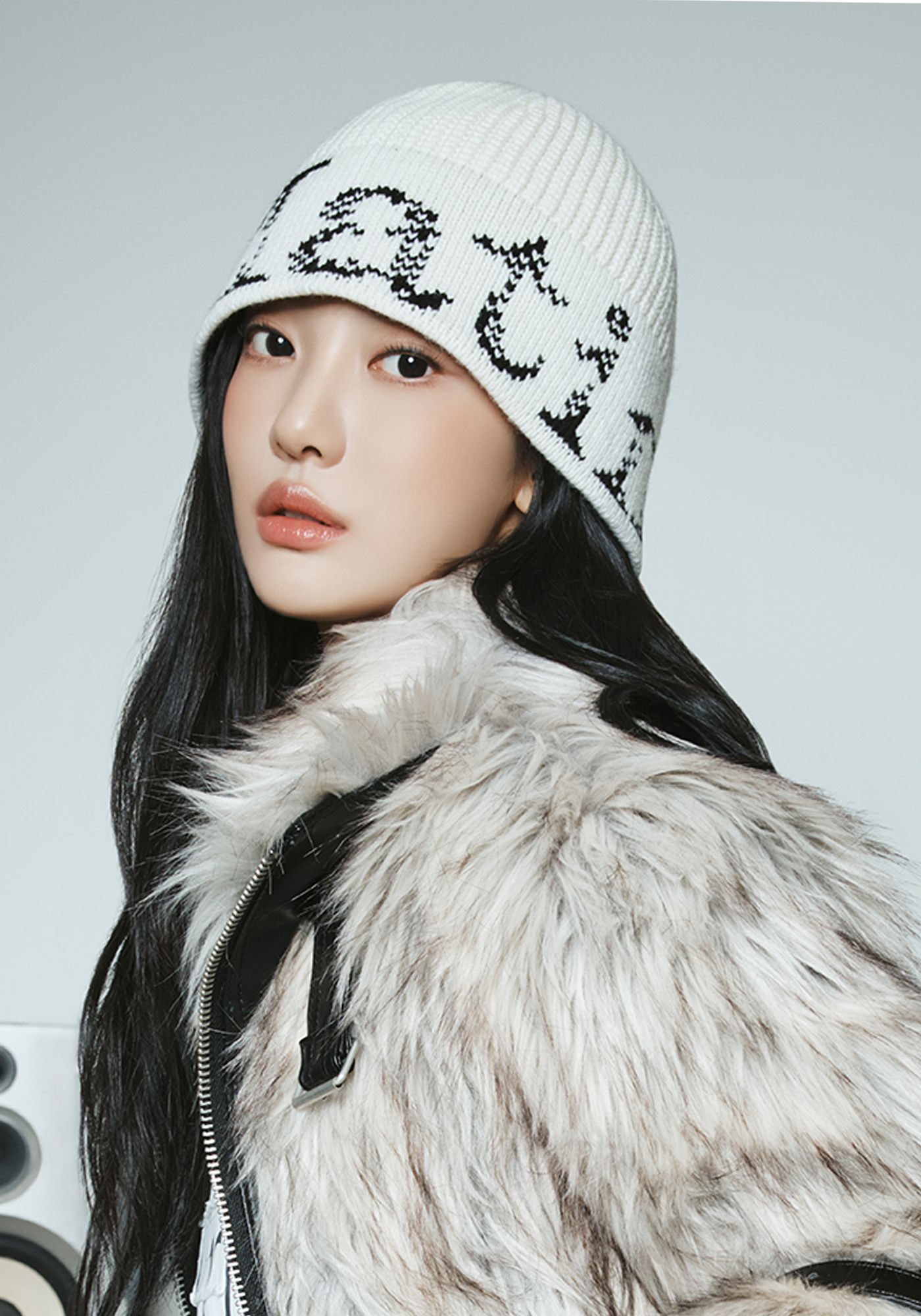 MUSINSA公式 | MATIN KIM CRACKED LOGO BUCKET BEANIE IN IVORY