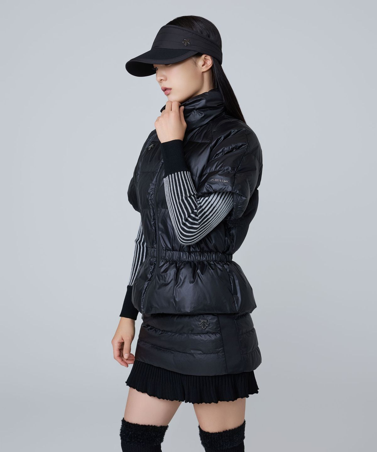 데상트 골프(DESCENTE GOLF) 아크먼트(ACMT) 여성 헝가리구스 반팔 다운  DQ42WFDJO1