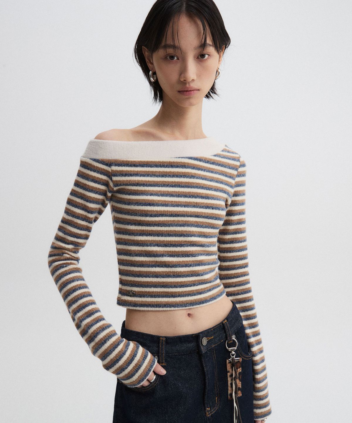 디앤에스알 우먼(DNSR WOMEN) 오프숄더 니티드 스트라이프 롱슬리브 브라운
