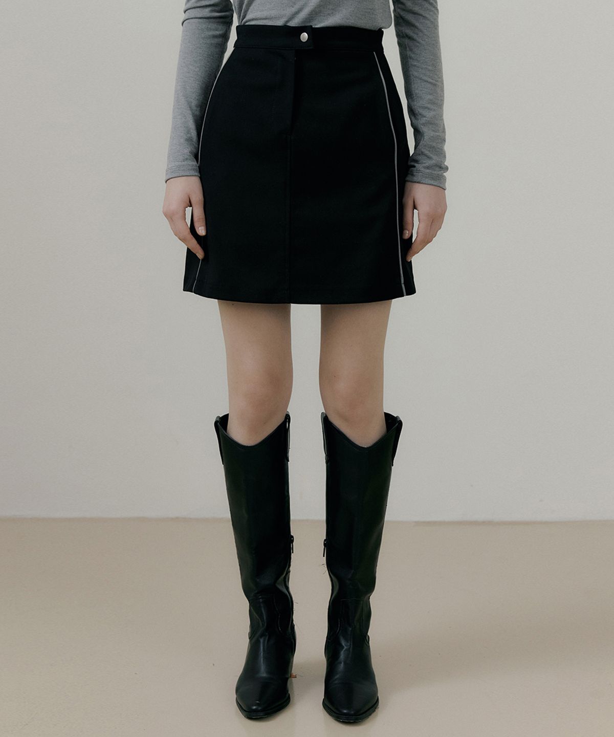 리올그(REORG) [리퍼브 특가] RIE LINE POINT MINI SKIRT BLACK