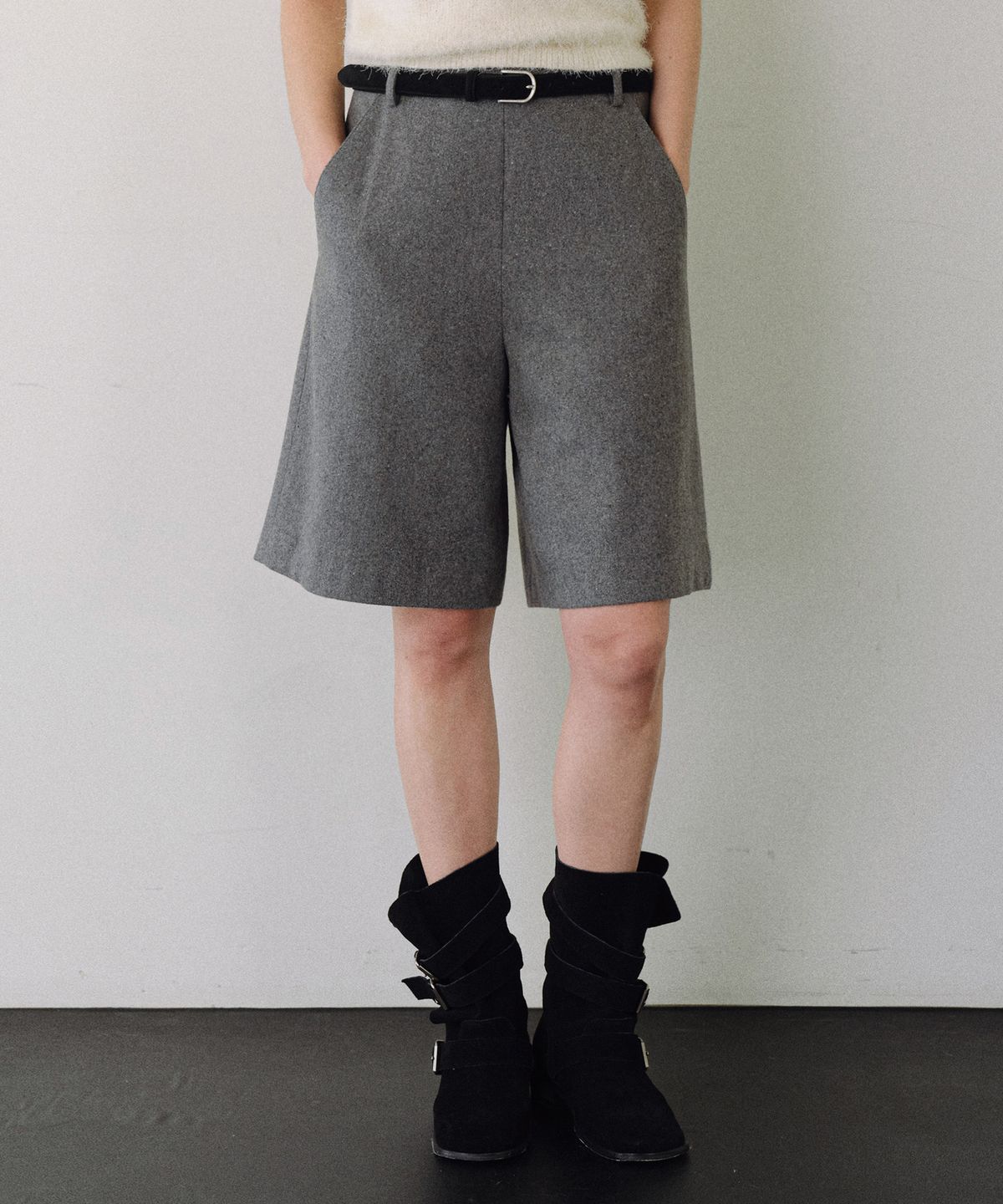 유라고(URAGO) Wool bermuda pants
