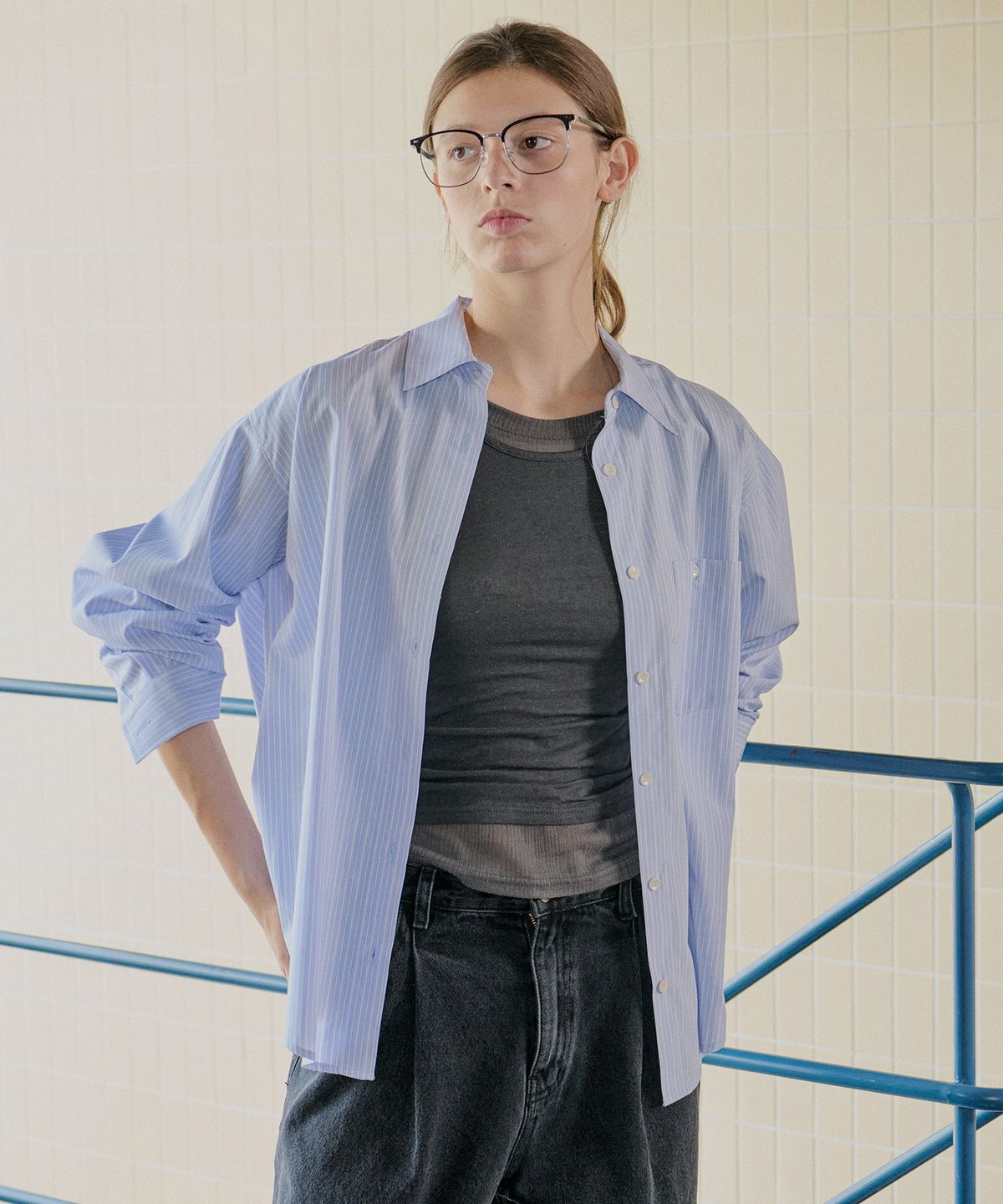 아위(AHWE) STRIPE OVERFIT SHIRT_BLUE