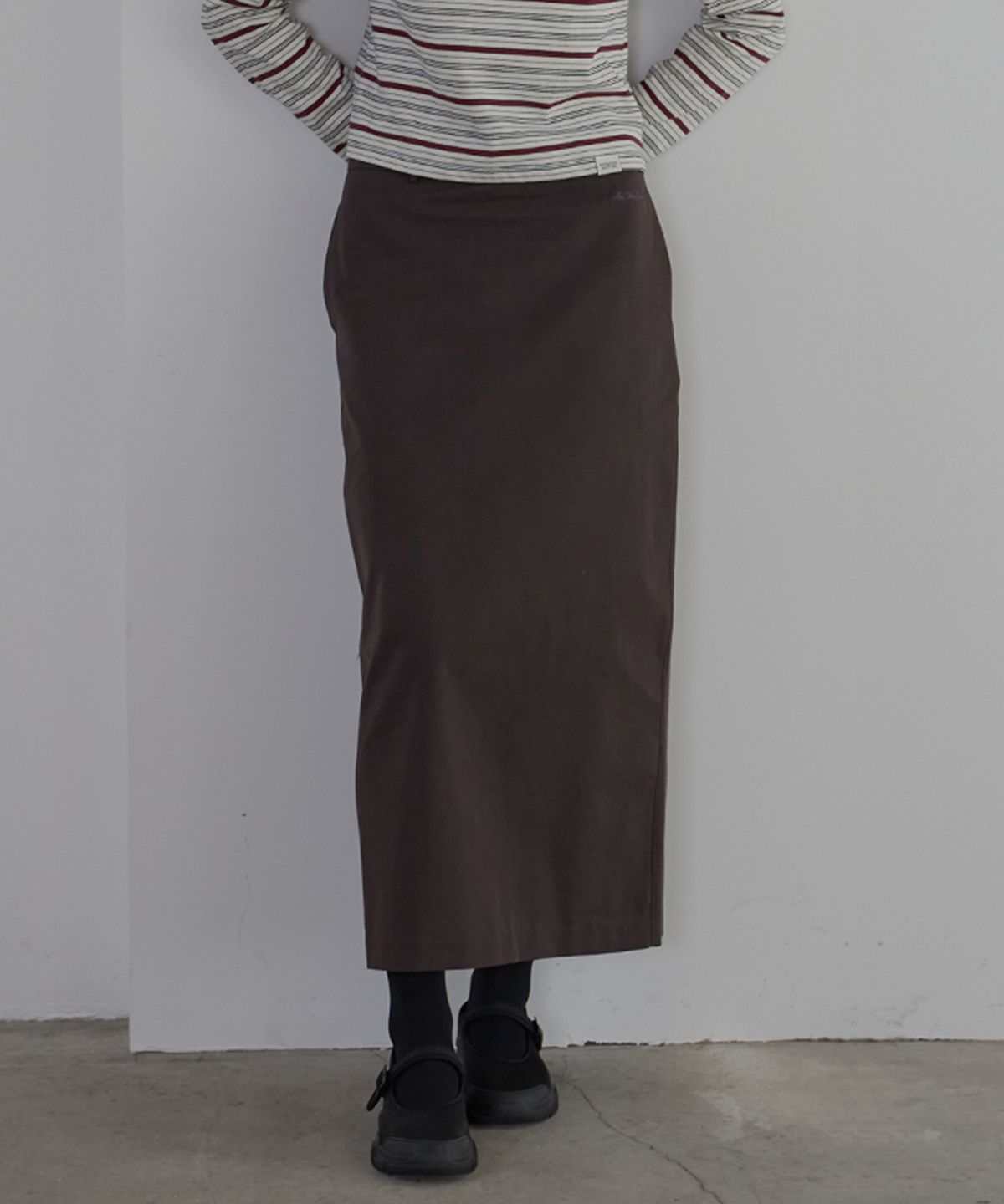 벗튼(BUT'TON) Standard Fit Long Skirt (Charcoal Brown)