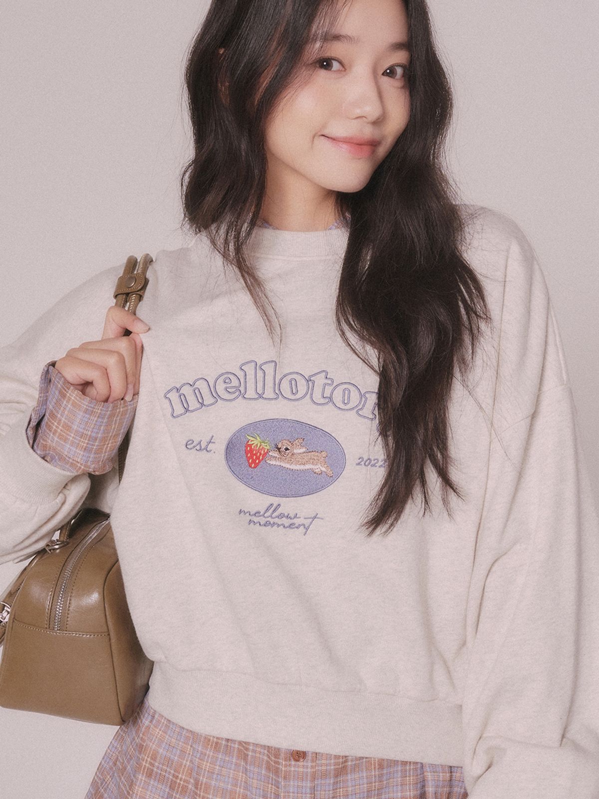 멜로토리(MELLOTORY) 래빗 자수 스웨트셔츠 (2color)