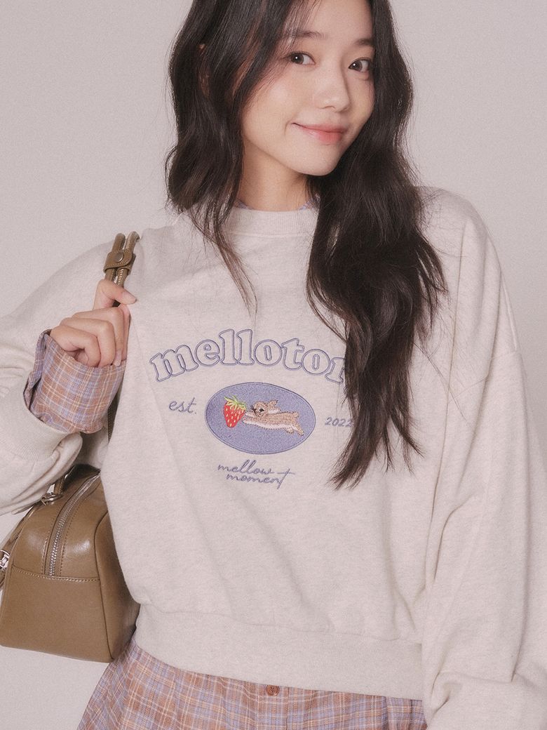 래빗 자수 스웨트셔츠 (2color)