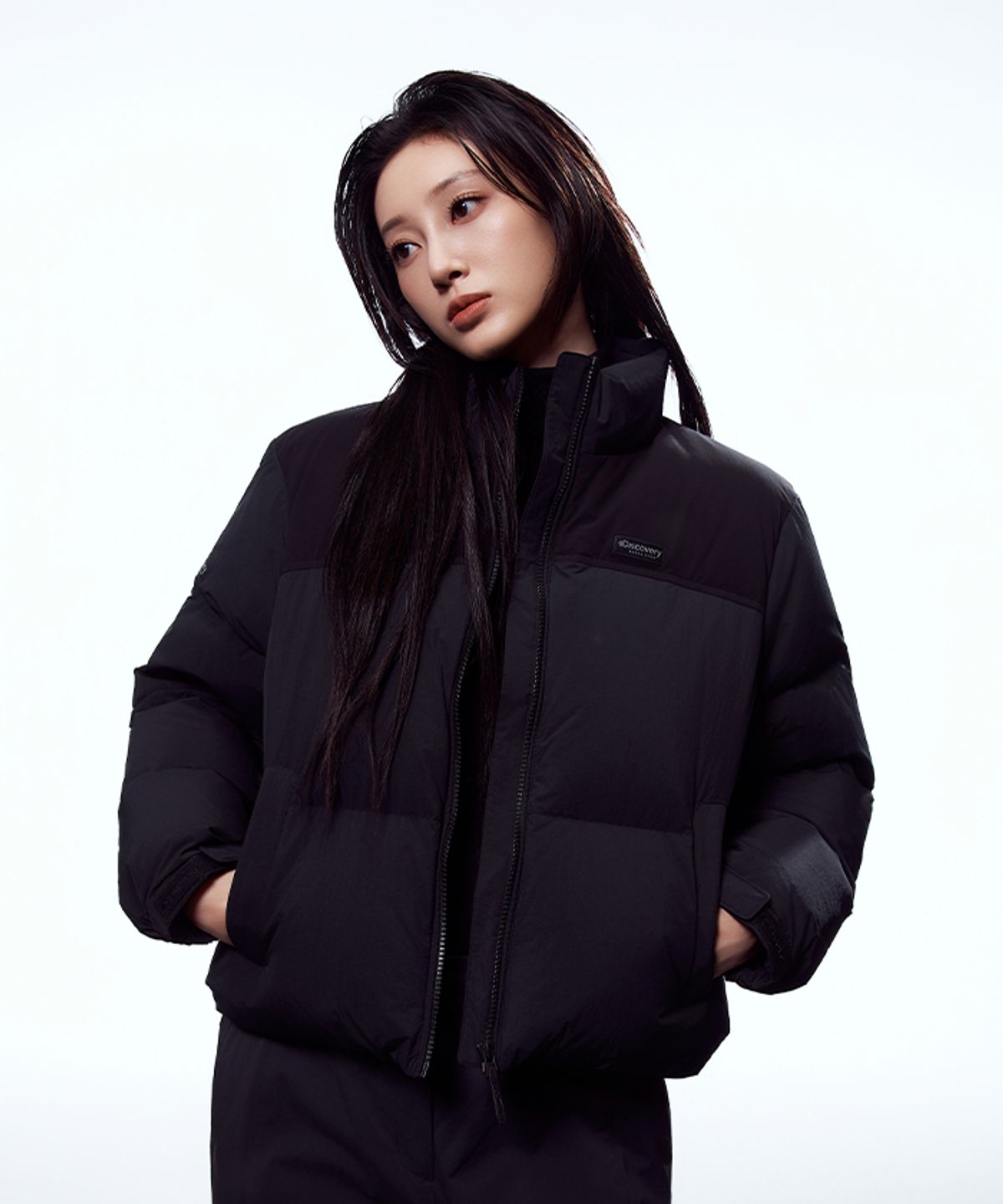 디스커버리 익스페디션(DISCOVERY EXPEDITION) 여성 반슬리 다운 크롭 숏패딩 (L/BLACK)