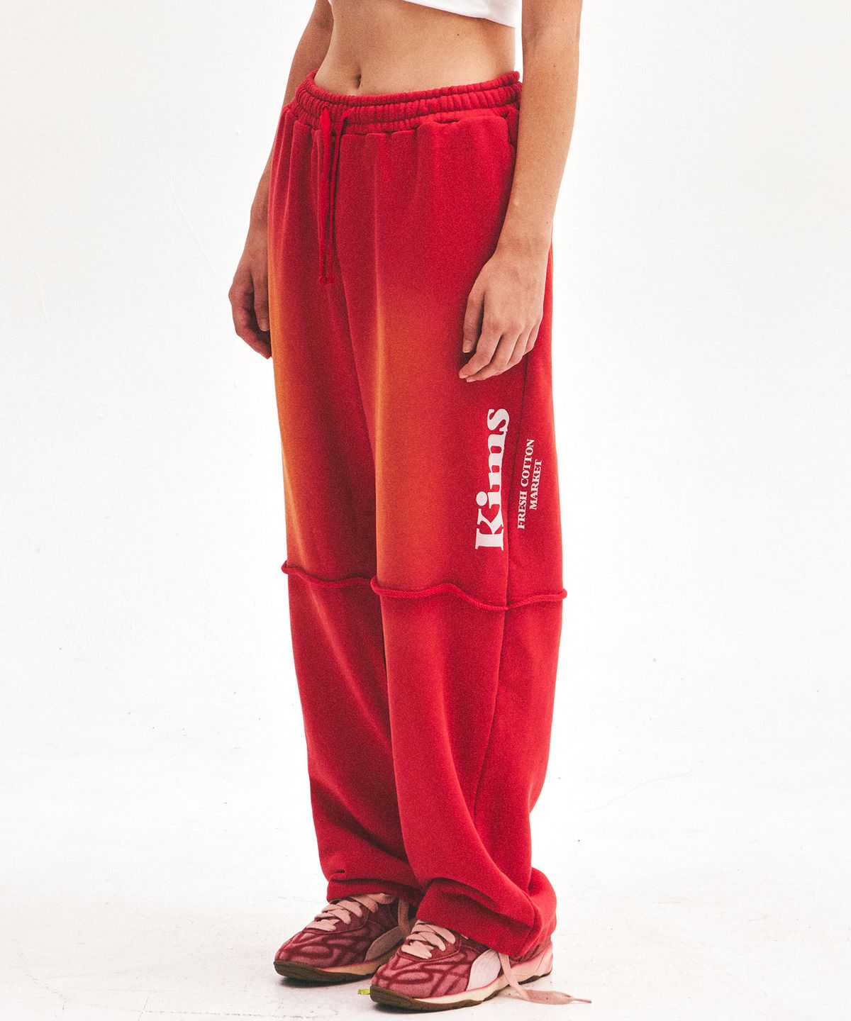 킴스 프레시 코튼 마켓(KIMS FRESH COTTON MARKET) Knee Raw Edge Sweatpants Red
