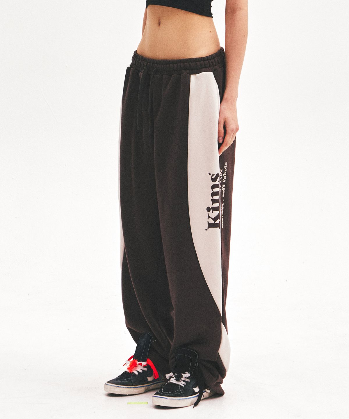 킴스 프레시 코튼 마켓(KIMS FRESH COTTON MARKET) Specialday Bam Logo Sweatpants Brown