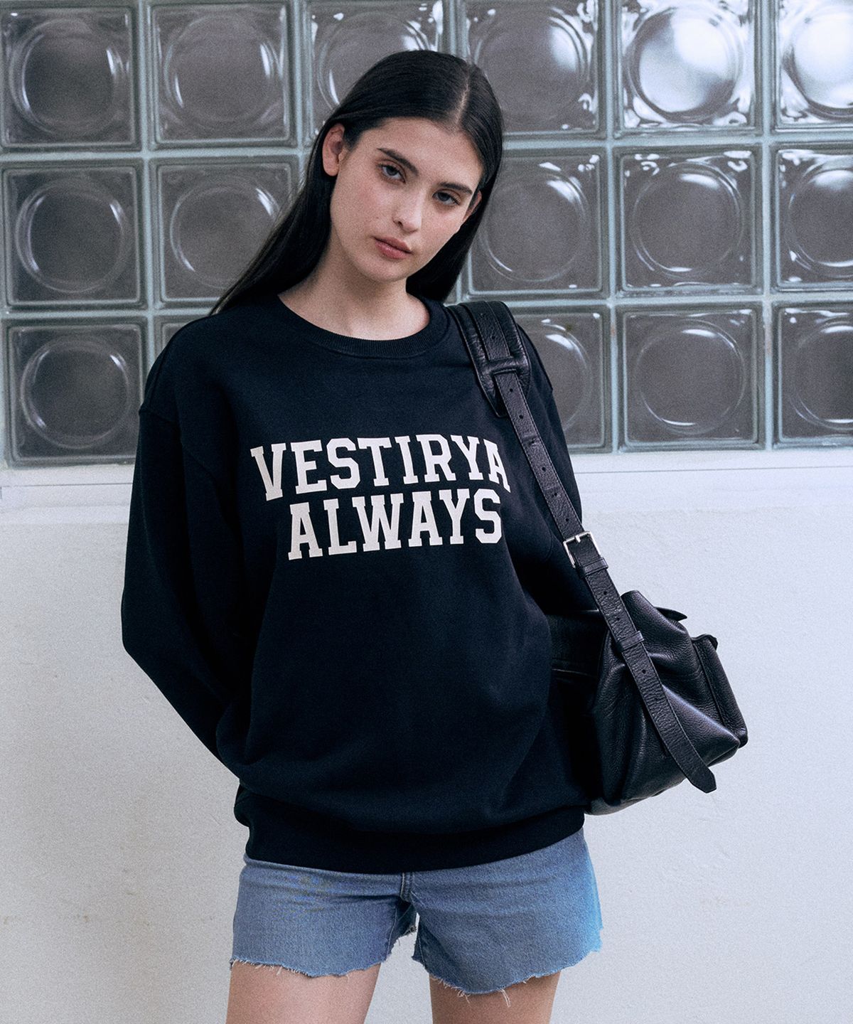 베스티리아(VESTIRYA) Always Logo Sweatshirts Black