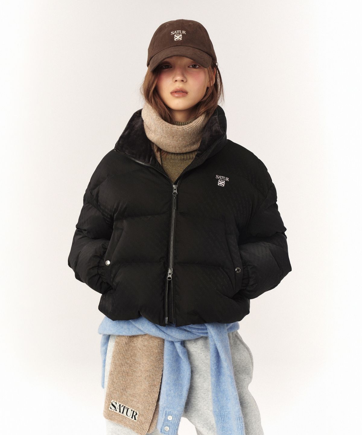 세터(SATUR) (W) 로렌 자카드 크롭 덕 다운 패딩 블랙