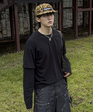 이중 레이어드 크롭 긴팔 티셔츠[블랙]