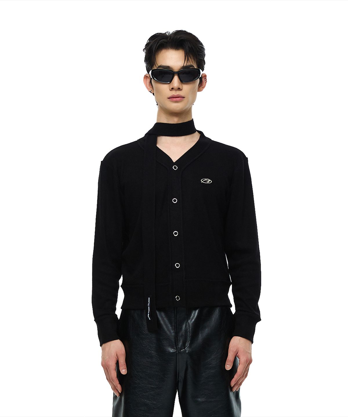 모어댄블랙(MORE THAN BLACK) LOGO V KNIT CARDIGAN