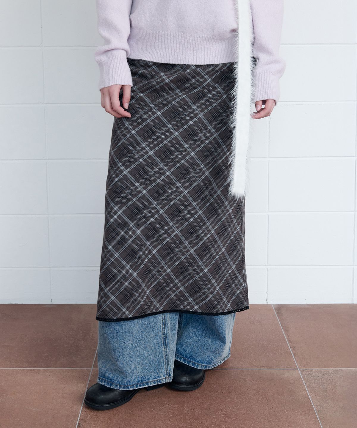 로라로라(ROLAROLA) CHECK SLIM LONG SKIRT BROWN