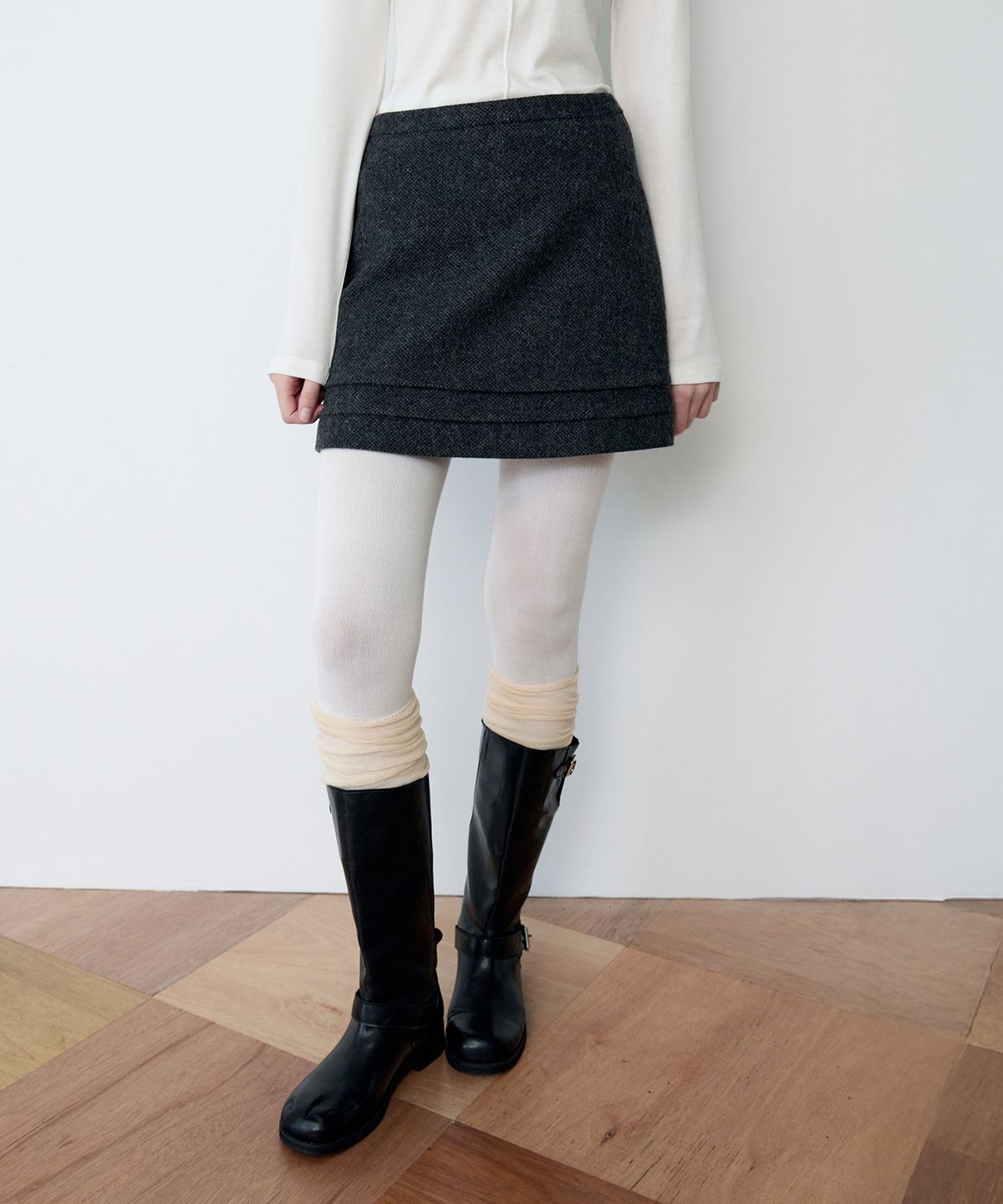 로라로라(ROLAROLA) WOOL BLENDED PINTUCK MINI SKIRT CHARCOAL