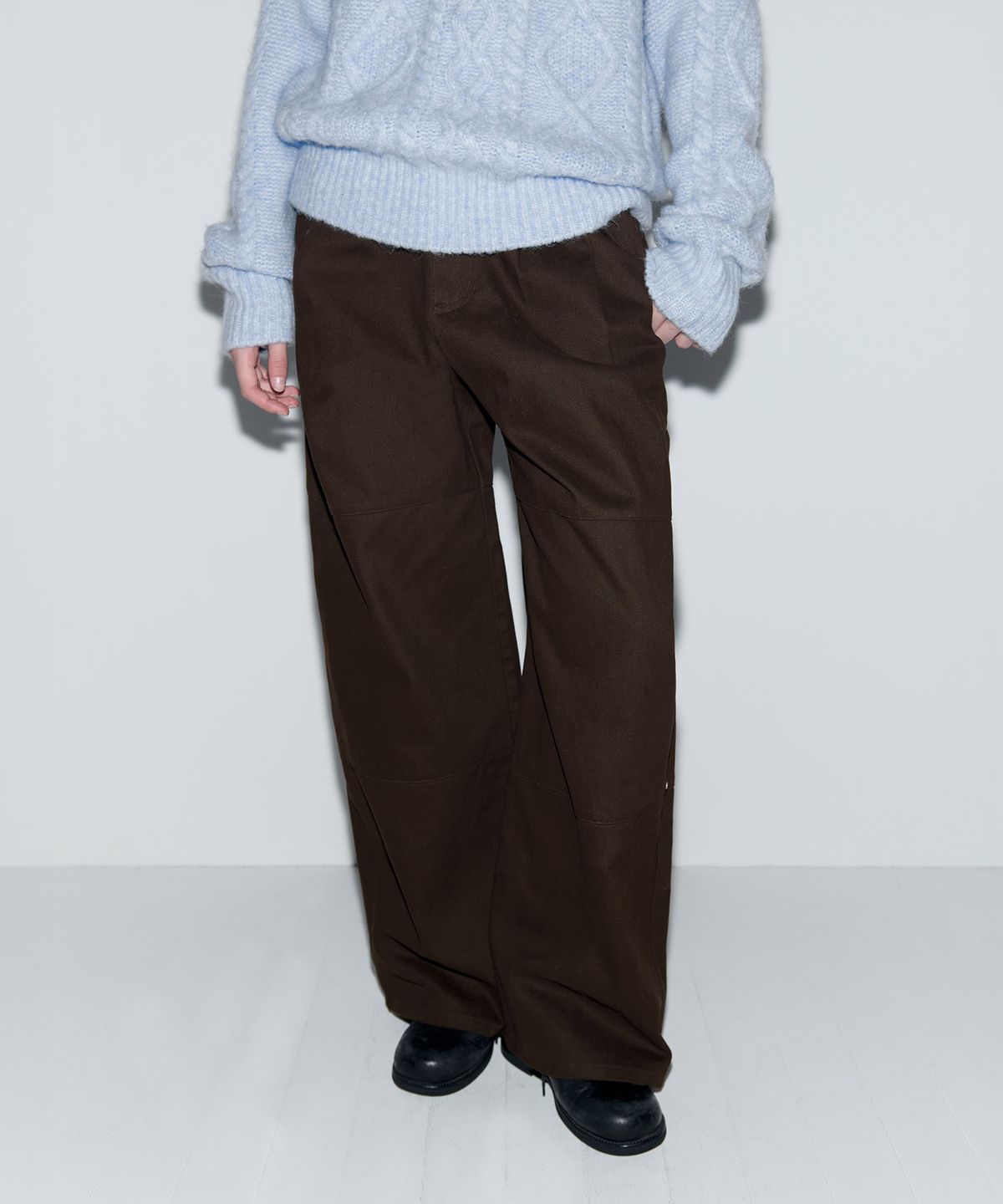 로라로라(ROLAROLA) RIVET PINTUCK WIDE PANTS BROWN