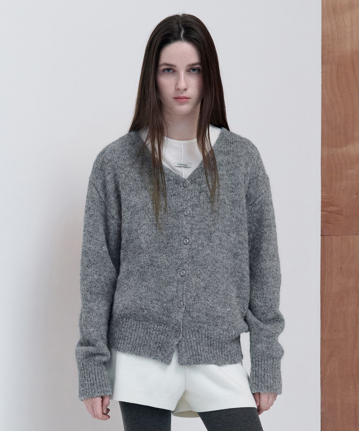 로라로라(ROLAROLA) HAIRY V NECK LOOSE FIT CARDIGAN GRAY