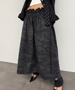 터널 카모 스모크 셔링 로우라이즈 맥시스커트_다크그레이