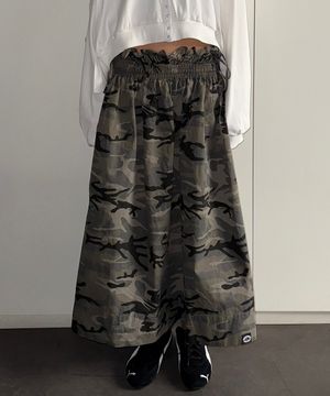 터널 카모 스모크 셔링 로우라이즈 맥시스커트_카키