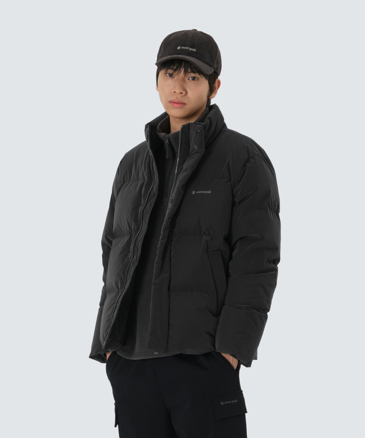 스노우피크 어패럴(SNOWPEAK APPAREL) 실키 스탠드넥 미들 다운 자켓 (S25WMTDJ28) Charcoal