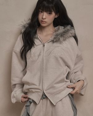 Lettering Fur Hood Zip-up (oatmeal)