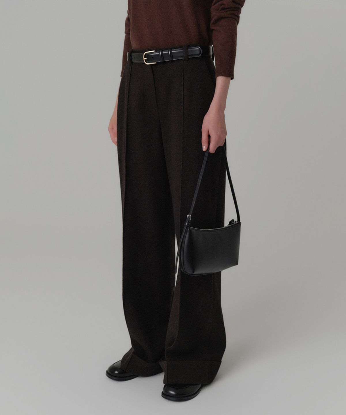 룩캐스트(LOOKAST) 에일린 울 카브라 팬츠_브라운 / AILEEN WOOL CABRA PANTS_BROWN