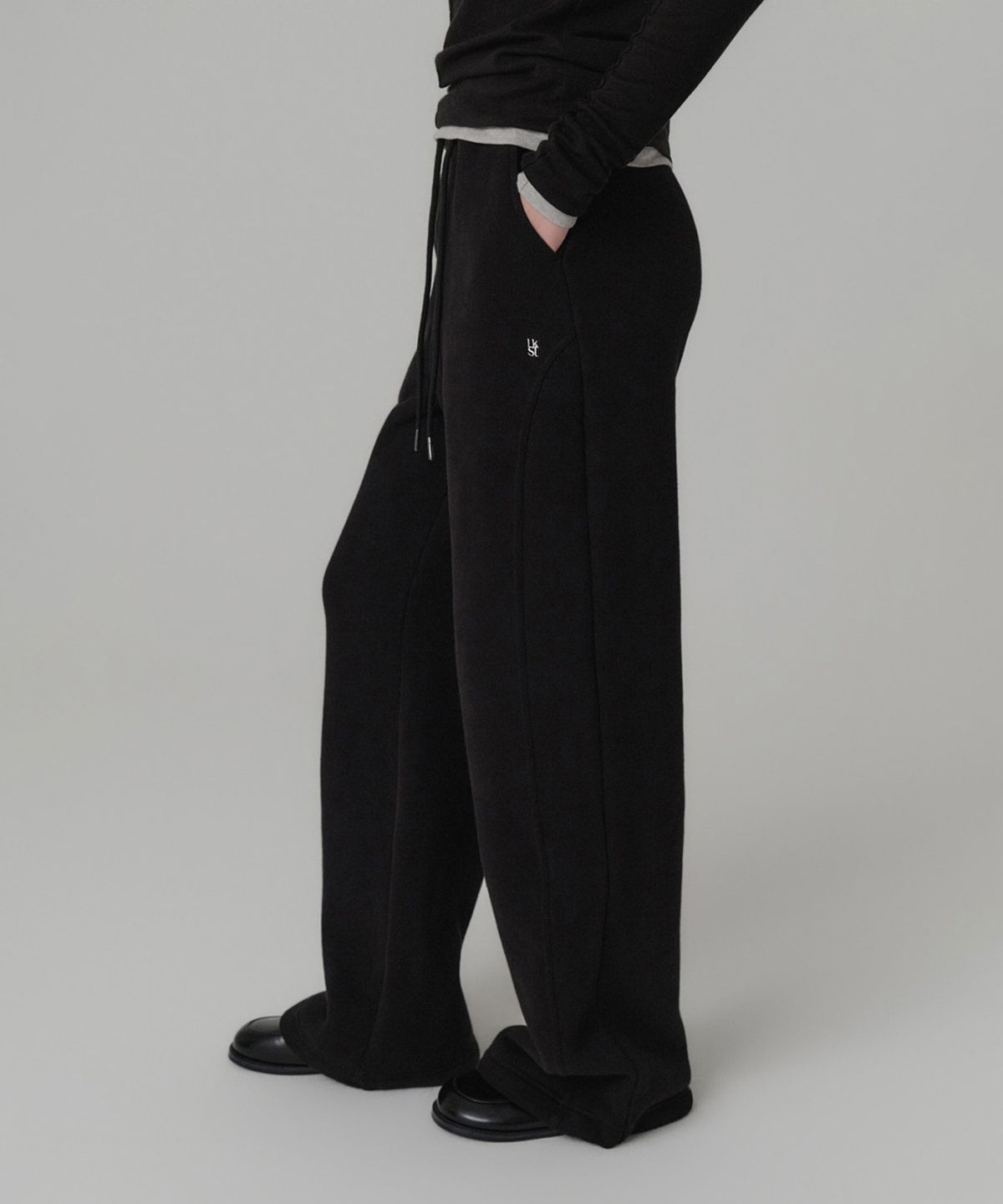 룩캐스트(LOOKAST) 올리버 기모 스웻 팬츠_블랙 / OLIVER GIMO SWEAT PANTS_BLACK