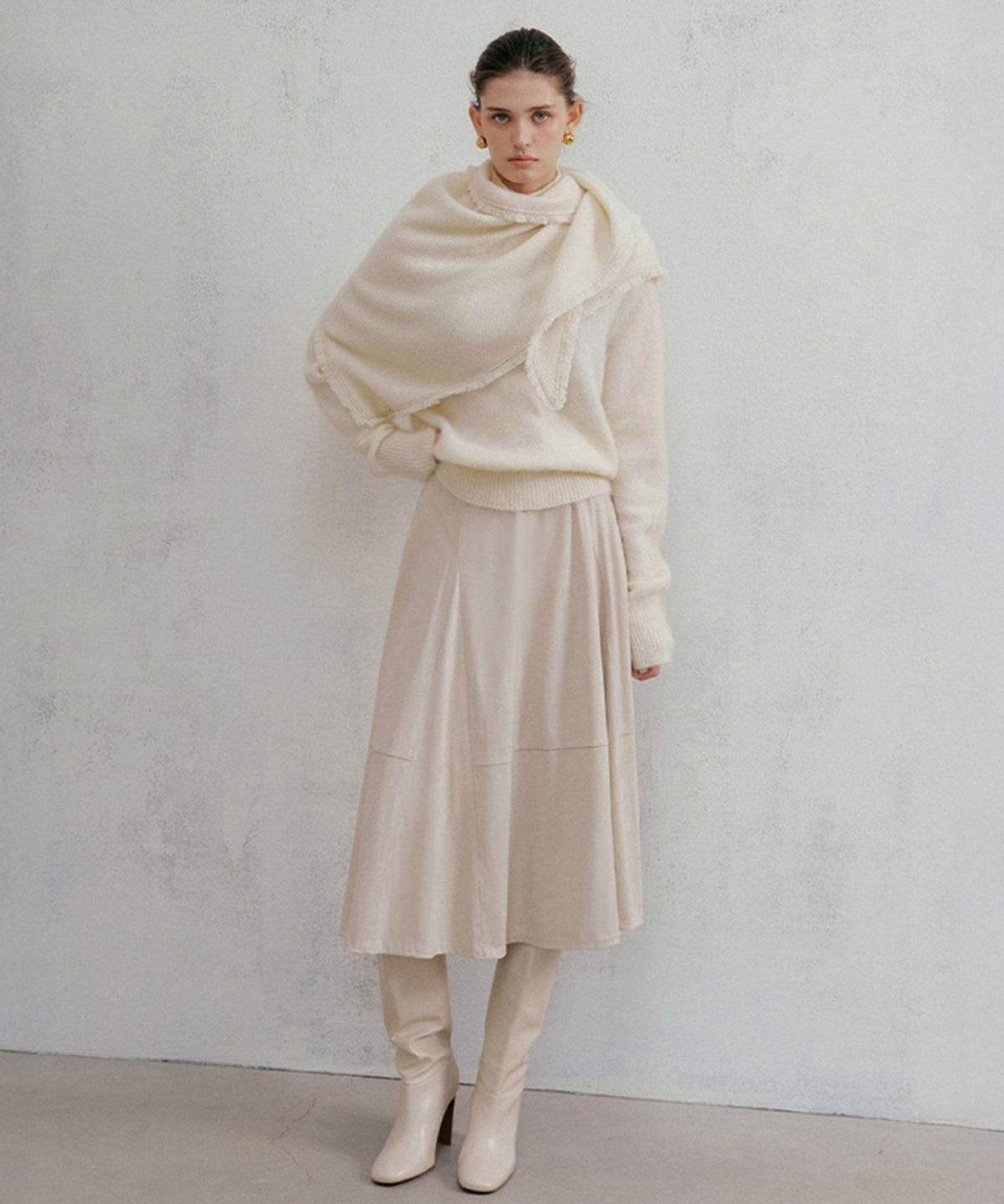바니스뉴욕(BARNEYS NEWYORK) FW 피비 FAUX 스웨이드 스커트 아이보리